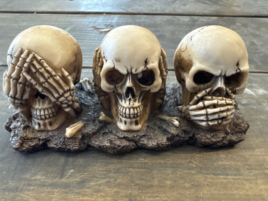 3 skulls figure